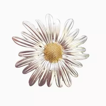 Vintage Metal Flowers Best Gift Daisy Brooch Pin Fashion Jewelry Collar Accessories Suit Scarf Clip