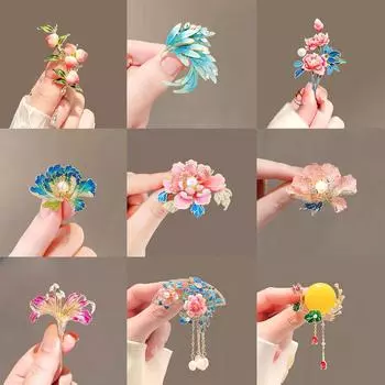 Винтажная брошь с жемчугом «Пион»: Элегантная ретро-цветочная булавка для женских костюмов