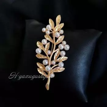 Винтажная брошь Trifari Pearl Leaf - антикварный аксессуар в стиле ретро и вестерн золотой