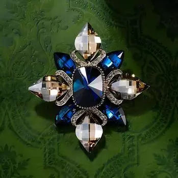 Винтажная брошь в стиле барокко, элегантная женская брошь в стиле суда с кристаллами, нишевый дизайн, булавка для костюма, аксессуары