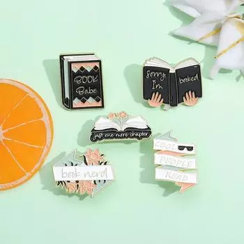 Винтажная брошь в виде книги с английскими буквами - металлический значок в виде ретро-учебника