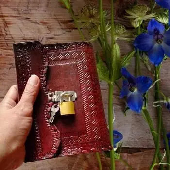 Винтажная мода 7 x 5 дюймов кожаный журнал антикварная ручная работа офисный дневник бумажный блокнот с металлическим замком (коричневый) 7 x 5 in коричневый