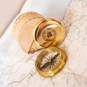 Винтажная реплика карманного компаса с кожаным футляром