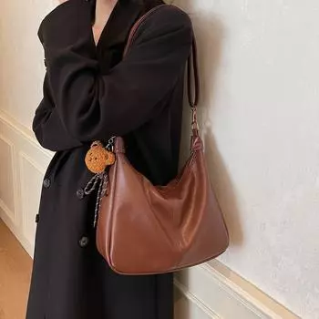 Винтажная сумка-тоут большой вместимости, женская сумка через плечо под мышкой, сумка-ведро для поездок на работу. With pendant коричневый