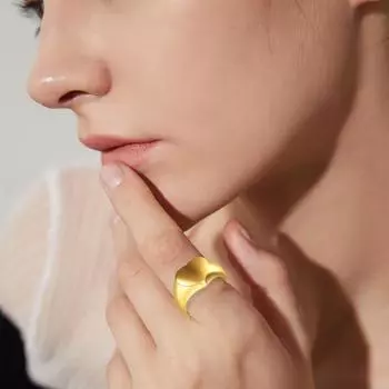 Винтажное кольцо из чистого полированного титана с поверхностью в форме сердца, простой стиль, разные размеры, антикоррозийное, легкое, на палец, подарок на день Святого Валентина US 9 золотистый