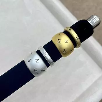 Винтажное серебряное кольцо 2024 года: Элегантный, широкий дизайн для женщин — роскошный, модный аксессуар Narrow Ring Small Letters античный серебряного