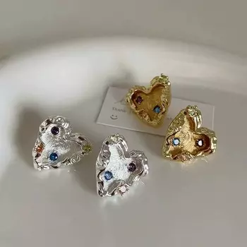 Винтажные цветные серьги-гвоздики в форме сердца из циркония для женщин, модные серебряные серьги с нерегулярной текстурой, тренд 2023 года золотой