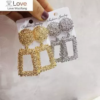 Винтажные геометрические серьги для женщин, эффектные серьги, резные металлические серьги золотого цвета, модные украшения, модный подарок