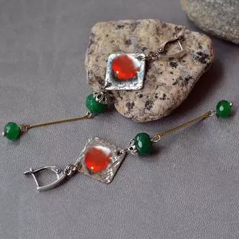 Винтажные художественные круглые серьги с зелеными бусинами из красного камня, удлиненные квадратные металлические массивные висячие серьги зелёный