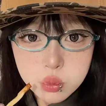 Винтажные маленькие овальные очки для девочек Y2K Стиль Красная Зеленая оправа Стеклянные очки Декоративные уличные модные антисиние очки Подарки 1PCS чёрный