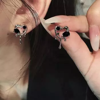 Винтажные полые металлические серьги-гвоздики в стиле панк с черным сердцем любви для женщин и девочек, милые крутые черные серьги в готическом стиле, вечерние ювелирные аксессуары чёрный/серебряный