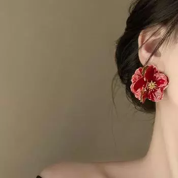 Винтажные серьги Camellia sinensis для праздничного образа красный