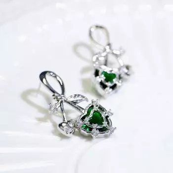 Винтажные серьги с зеленой вишней и цирконами, геометрическим сердечком и листьями. Очаровательность золотой