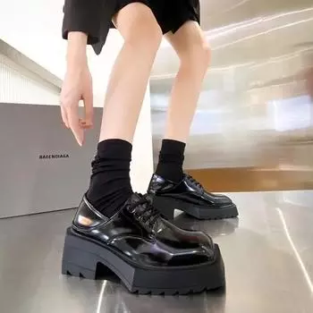 Винтажные темпераментные маленькие кожаные туфли для женщин 2024 года, новые толстые подошвы, британский стиль, дизайн, чувство квадратной головки, модная обувь 35