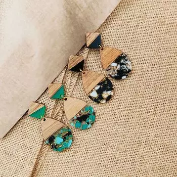 Винтажные женские серьги из смолы и дерева