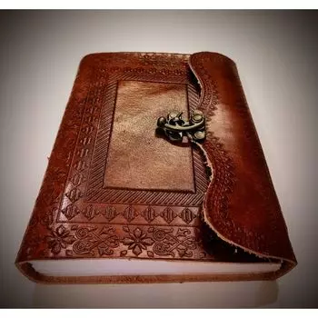 Винтажный блокнот ручной работы с тиснением в кожаном переплете коричневого цвета с замком - Книга теней ручной работы - Журнал для письма унисекс - Дневник многоразового использования 7 x 5 in коричневый