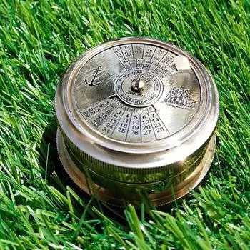 Винтажный календарь, якорь, компас, латунная отделка