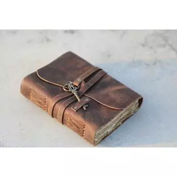 Винтажный кожаный журнал для женщин и мужчин, разноцветная бумага на 240 страниц с петлей для ручки и ключом, кожаный альбом для вырезок, Книга теней, Гримуар. 7 x 5 in коричневый