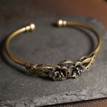 Винтажный латунный браслет ручной работы с простым 3D-цветком, браслет для пар, классический регулируемый браслет из чистой меди в стиле ретро для мужчин и женщин, подарок As shown in the figure