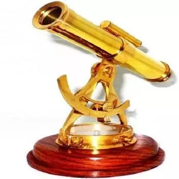 Винтажный современный взгляд Алидаде Компас Деревянная подставка Красивый блестящий латунный компас