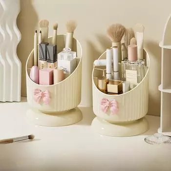 Вместительная подставка для косметики и ручек с отделениями для помады