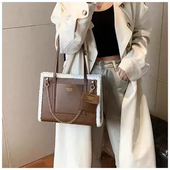 Вместительная женская сумка-тоут на одно плечо из контрастной овечьей шерсти