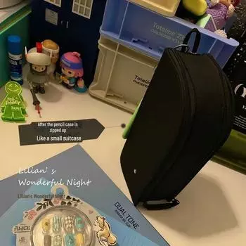 Вместительный черный пенал для карандашей на ножках: Стильная, практичная и портативная сумка для канцелярских принадлежностей. 18.5*9*6 cm