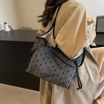 Внешняя одинарная подмышечная модная сумка-тоут для женщин 2024 года, новая корейская версия, контрастная цветная сумка через плечо, большая вместимость, универсальная женская сумка