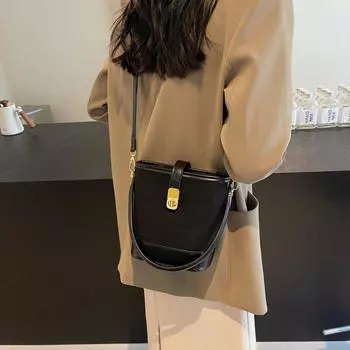 Внешняя одинарная женская сумка на осень и зиму, матовая сумка-ведро, продвинутый смысл, темперамент через плечо, ниша, портативная маленькая сумка подмышкой прилив чёрный