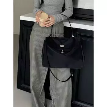 Водонепроницаемая нейлоновая сумка из коровьей кожи, большая вместимость, портативная сумка через плечо, кожаная женская сумка 35x10x27cm чёрный/серебряный