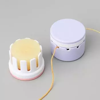 Воск с вращающейся нитью цвета миндального печенья. Пчелиный воск большой емкости в проволочной коробке с крышкой. фиолетовый