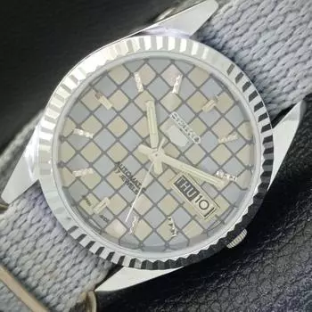 ВОССТАНОВЛЕННЫЕ МУЖСКИЕ ЧАСЫ SEIKO 5 AUTOMATIC, СДЕЛАНО В ЯПОНИИ, СЕРЫЙ ЦИФЕРБЛАТ, ИЗГОТОВЛЕНЫ НА ЗАКАЗ a440007-2 QV90-a440007