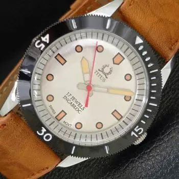 ВОССТАНОВЛЕННЫЕ МУЖСКИЕ ЧАСЫ TITUS SWISS 40 ММ С ПОВОРОТНЫМ БЕЗЕЛЕМ И СЕРЕБРИСТЫМ ЦИФЕРБЛАТОМ a432709-2 R113-a432709