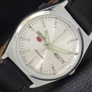 ВОССТАНОВЛЕННЫЕ ВИНТАЖНЫЕ АВТОМАТИЧЕСКИЕ МУЖСКИЕ ЧАСЫ SEIKO 5 JAPAN СЕРЕБРЯНЫЙ ЦИФЕРБЛАТ a434679-2 R121-a434679