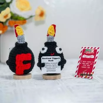 Вязаная крючком кукла с позитивной открыткой, эмоциональной поддержкой, ручная работа, мини-вязание, рождественская игрушка в виде лягушки, свиньи, банана, соленого огурца, украшение для домашнего офиса, рабочего стола, орнамент B 1