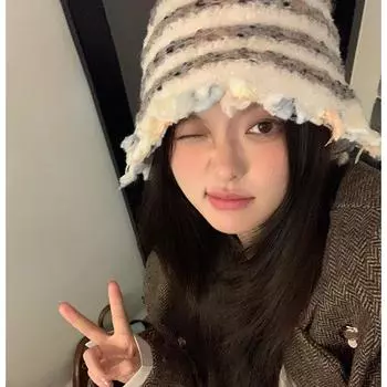 Вязаная крючком полосатая шерстяная шапка-ведро для женщин 2024 года, осенне-зимняя, с бахромой, плюшевая шапка-ведро, теплая, универсальная, для показа маленького лица one size fits all