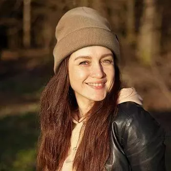 Вязаная шапка с атласной подкладкой предотвращает ломкость волос эластичная однотонная удерживающая