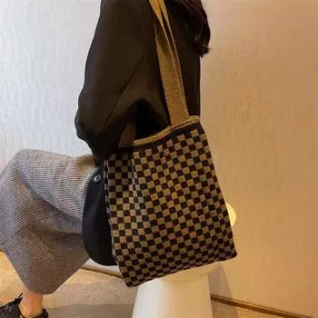Вязаная женская сумка в шахматном порядке, новинка 2023 года, модная осенне-зимняя модная сумка на плечо, повседневная большая вместительная сумка для пригородных поездок