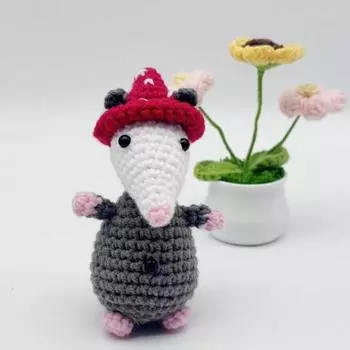 Вязание крючком Опоссум Украшение ручной работы Вязание Красная шляпа Мышь Домашний офис Настольный автомобиль Украшение Плюшевая кукла-животное Игрушка Фестиваль Подарок