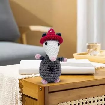 Вязание крючком Опоссум Украшение ручной работы Вязание Красная шляпа Мышь Домашний офис Настольный автомобиль Украшение Плюшевая кукла-животное Игрушка Фестиваль Подарок Rat