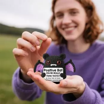 Вязаные крючком мопсы активно представляют шерстяные куклы в качестве подарков One Size