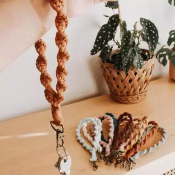 Вязаный крючком брелок с пряжкой-подвеской, ремешок на запястье ручной работы, однотонный автомобиль серый