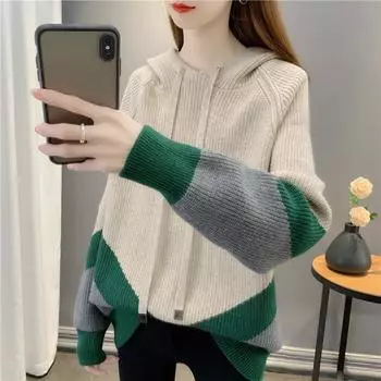 Вязаный свитер с капюшоном, контрастный цветной свитер, женский свободный корейский вариант, осень-зима 2024, новый ленивый стиль, топ с длинными рукавами one size fits all тёмно-синий