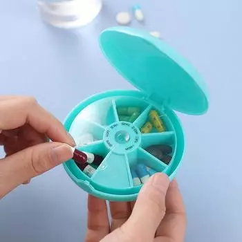 Вращающаяся аптечка с 7 отделениями и пластиковой крышкой, герметичный влагонепроницаемый контейнер для хранения, разделенный на отделения и контейнеры для таблеток зелёный