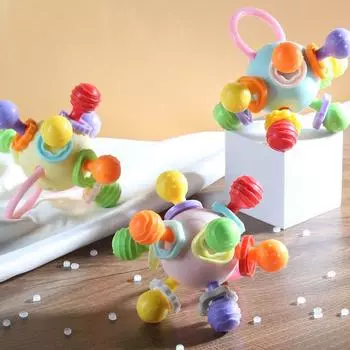 Вращающаяся погремушка со звуком погремушки Силиконовый круглый мяч Манхэттен для малышей, успокаивающий зубки розовый