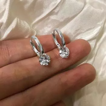 Вся версия - это модные и универсальные мини-наушники-вкладыши из циркония и модный женский темперамент, новый стиль