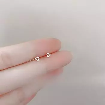 Вы можете носить невидимые маленькие серьги-гвоздики на работе летом, простые и маленькие японские маленькие свежие серьги-гвоздики для поднятия темперамента в ушных отверстиях золотой