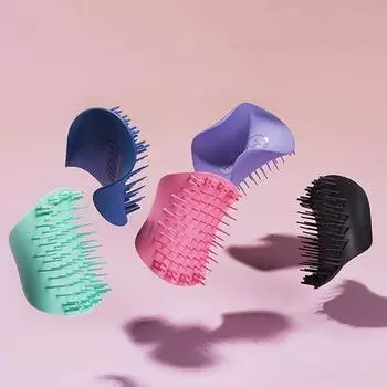Выберите 1 из 4 массажных щеток для кожи головы Tangle Teezer onyx black