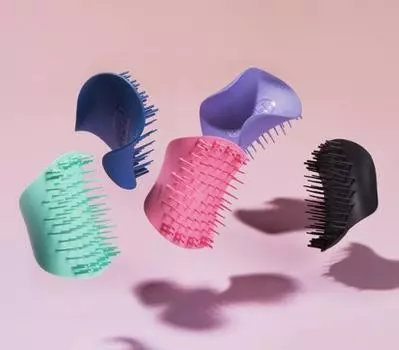 Выберите 1 из 4 массажных щеток для кожи головы Tangle Teezer lavender light