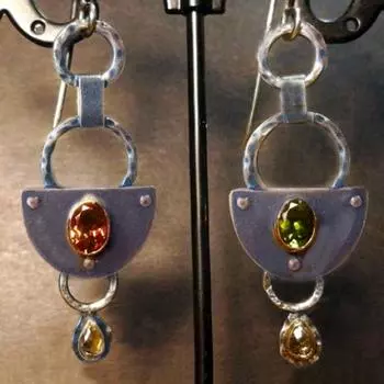 Выдолбленные полукруглые серьги в национальном стиле из старинной красной меди, старинные украшения, инкрустированные РУБИНОВЫМИ СЕРЬГАМИ (женский пол) светло-зеленый